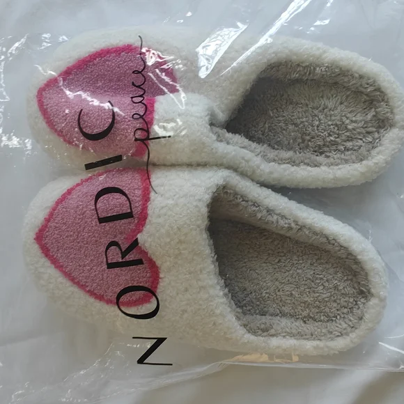 Cozy Heart Slippers with Pink Accents - Picture 4 of 4